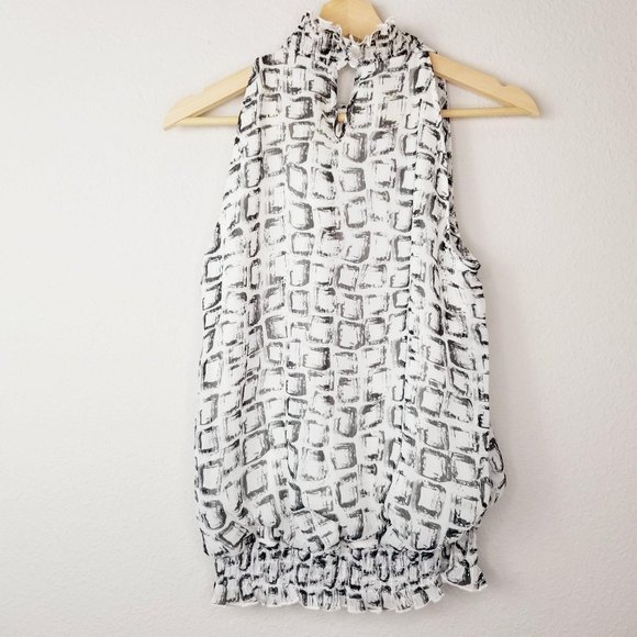 Essentials by Milano Smocked Sleeveless Blouse - Picture 4 of 12